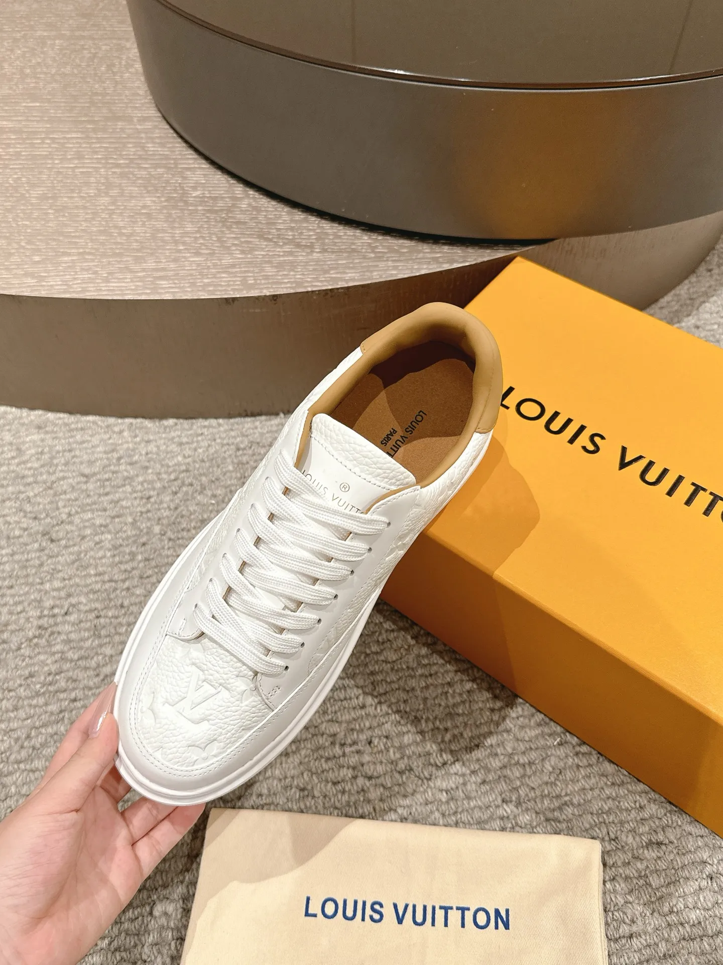 👟👟Ex-factory price 680👟👟 LV25 new style white shoes, best-selling model in the counter window, very three-dimensional and beautiful! Personalized printing, three-dimensional printed cowhide fabric...cowhide feet...original 4cm thick sole...Logo hot stamping, matching packaging, code number: 37-44 (45 customized, non-refundable)
